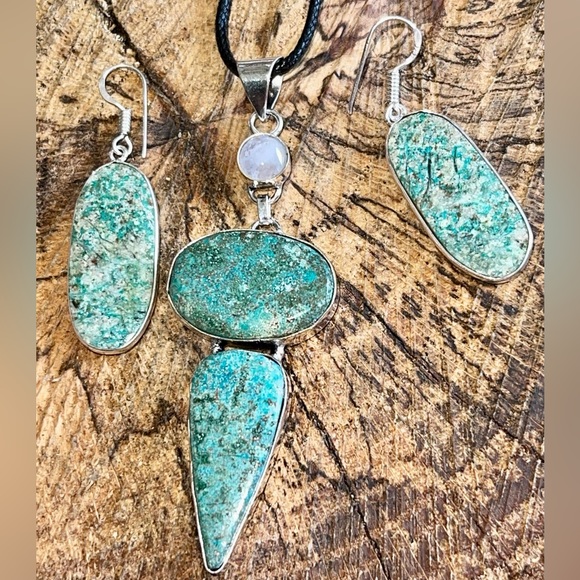 Crystal Pairing of Chrysocolla & Rainbow Moonstone Pendant & Earrings - Picture 6 of 8